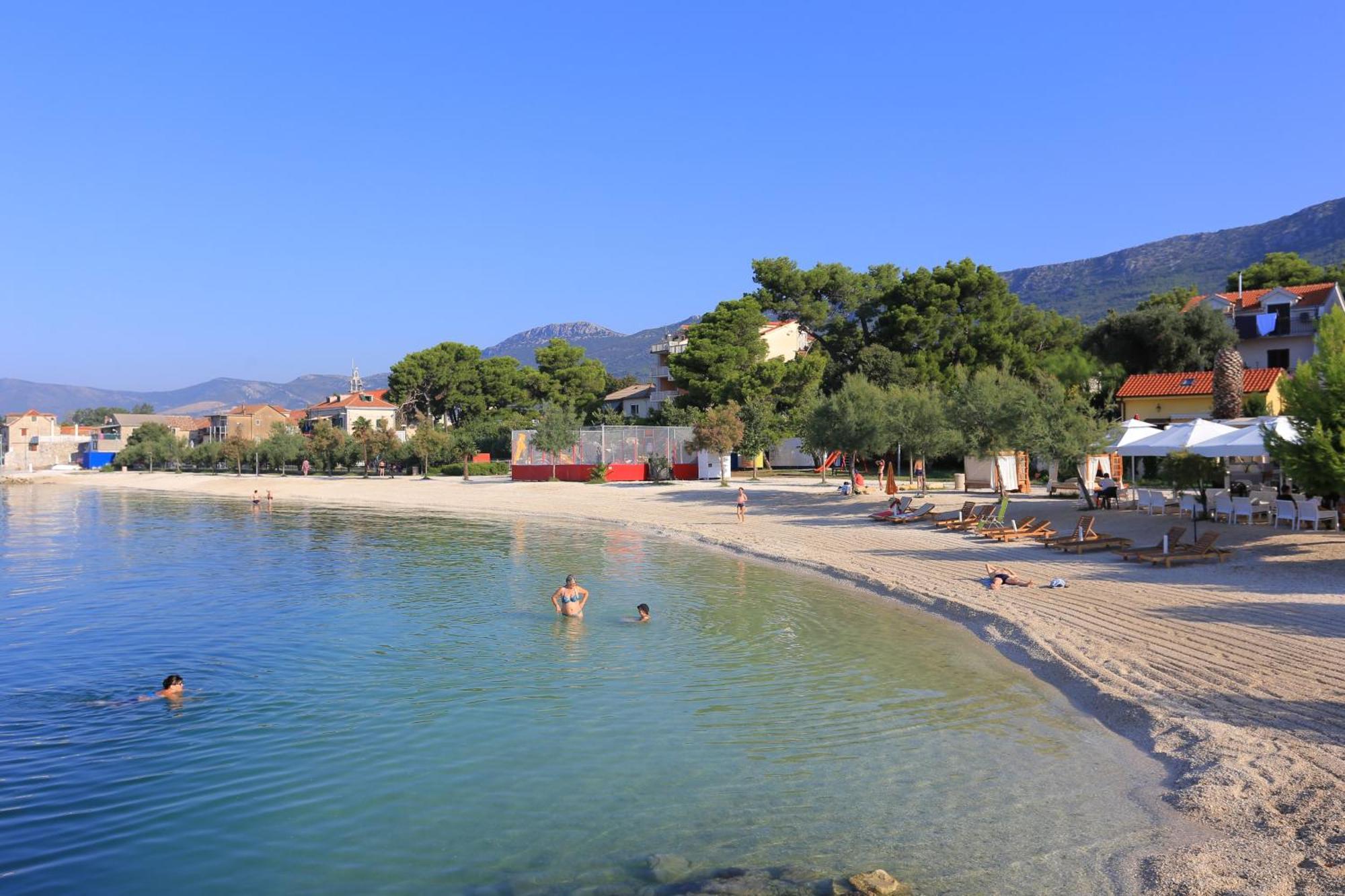 Apartments With A Parking Space Kastel Gomilica, Kastela - 21138 Exterior photo